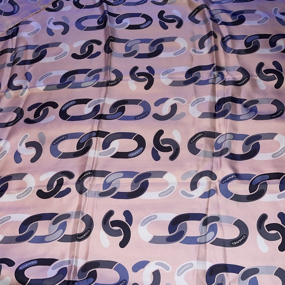 Chanel Preloved scarf excellent condition 35X35 gorgeous colors pink n gray - Picture 4 of 5
